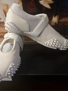 PUMA Mostro Fey Premium Womens Sz 8 Casual Shoes 40106202 Warm White Suede NEW